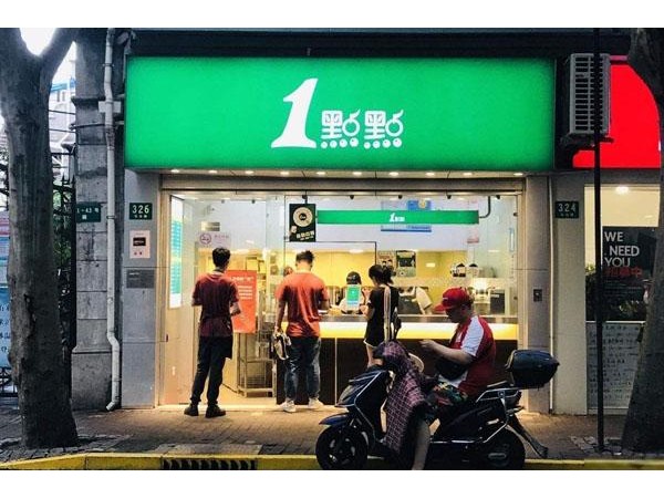 一點(diǎn)點(diǎn)奶茶面加盟店備受歡迎，加盟費(fèi)低創(chuàng)業(yè)更輕松