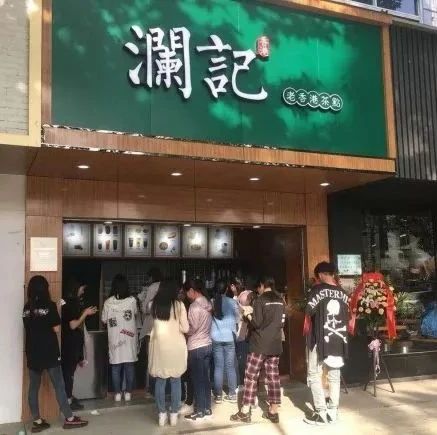 一年賣出 萬+杯， 年開 +店，他的秘訣只有兩個字