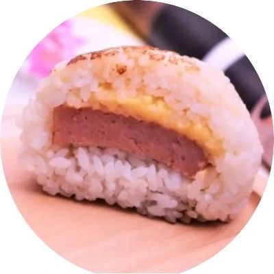 溫故知新丨心靈手巧的姑娘，十分鐘就用剩米飯做出這款超人氣早餐！